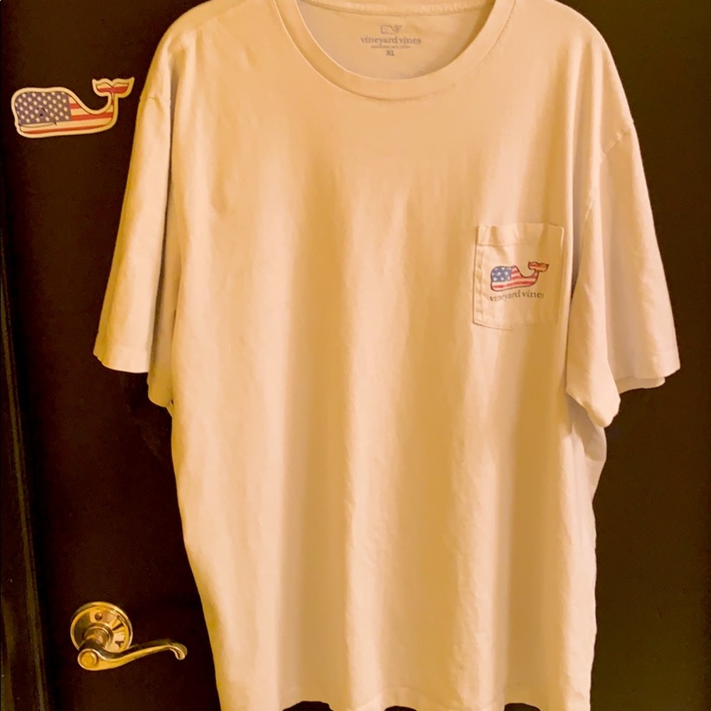 XL Vineyard Vines T-shirt